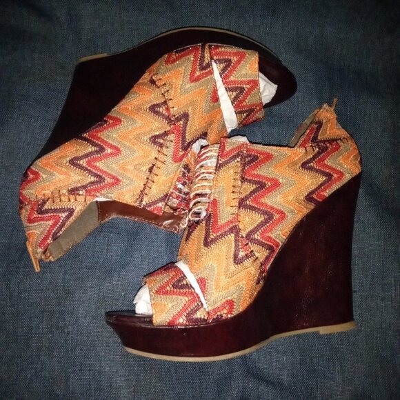 Mona Mia " EVERYTHING AZTEC " Multi Color Wedge (BRAND NEW !!!!!!!!!!!! - Picture 2 of 5
